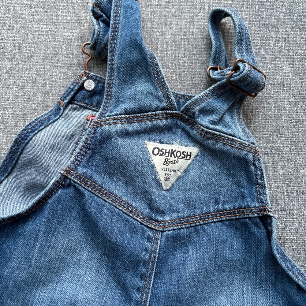 OshKosh B'gosh 24M Denim Set | Floral Jumper & Classic Overalls 24M - Picture 11 of 14